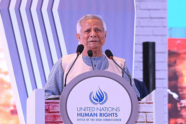 Mobs in Bangladesh attack newspaper offices, editors