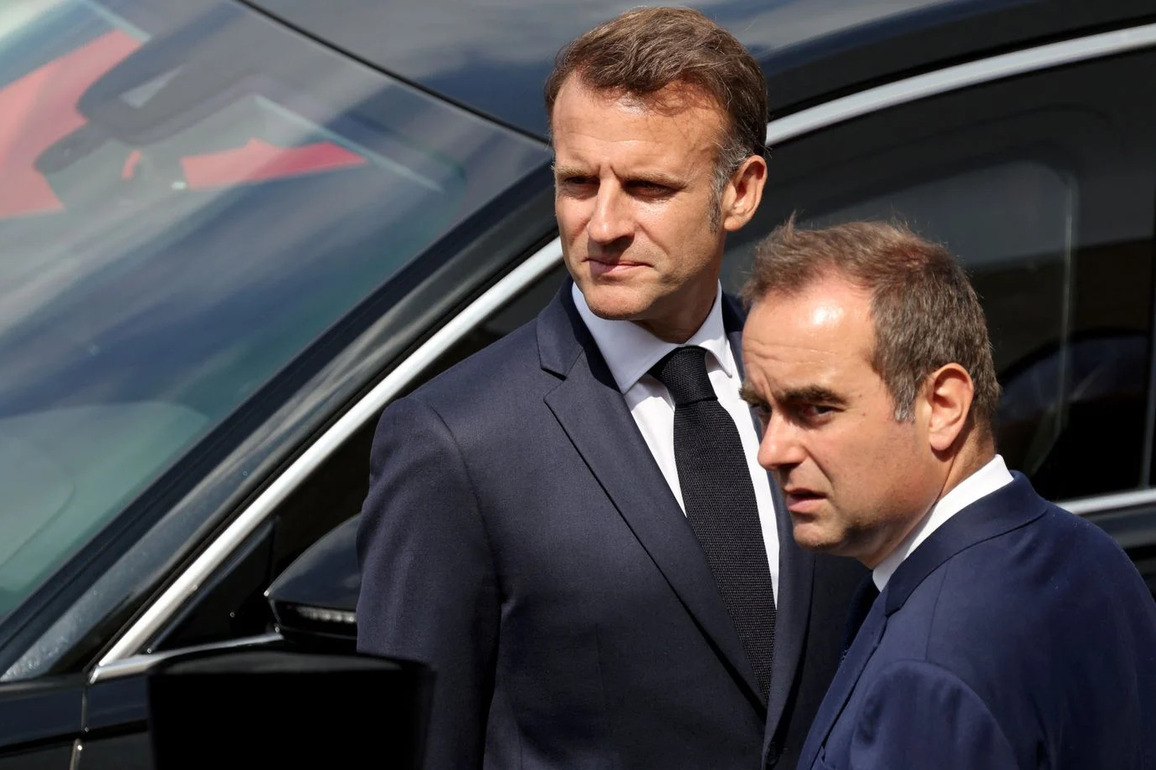 France in political turmoil after PM's sudden resignation