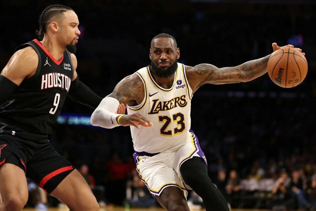Lakers, vying to finish tourney group play 4-0, face Jazz