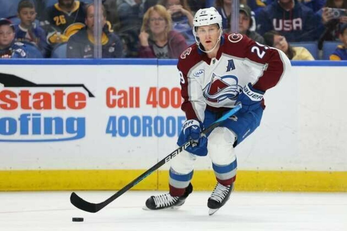 Avalanche outshoot Bruins 38-14 in easy home victory
