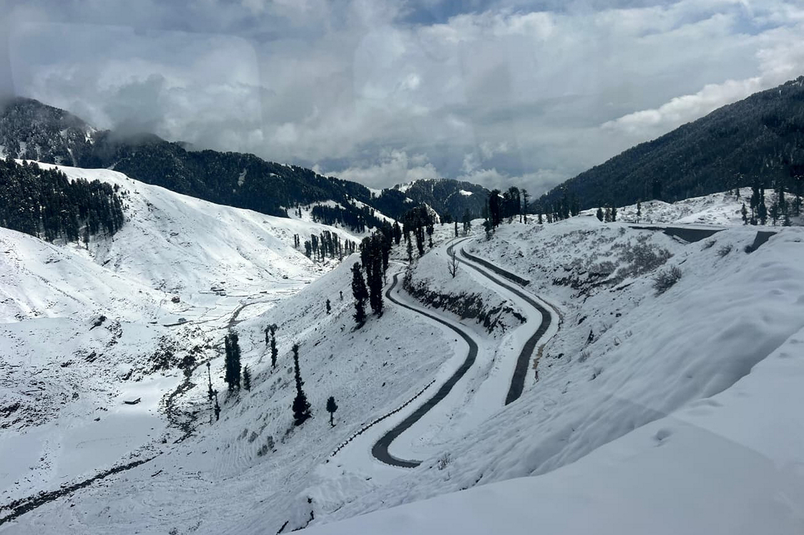 JK: Fresh snowfall transforms Sarthal into winter wonderland in Bani, Kathua