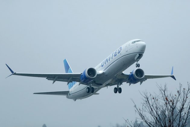 United Airlines Sending Layoff Notices to Nearly Half of US Employees