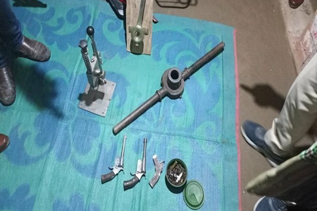 Joint West Bengal, Bihar Police raid Malda-Katihar border house, seize illegal arms, ammunition