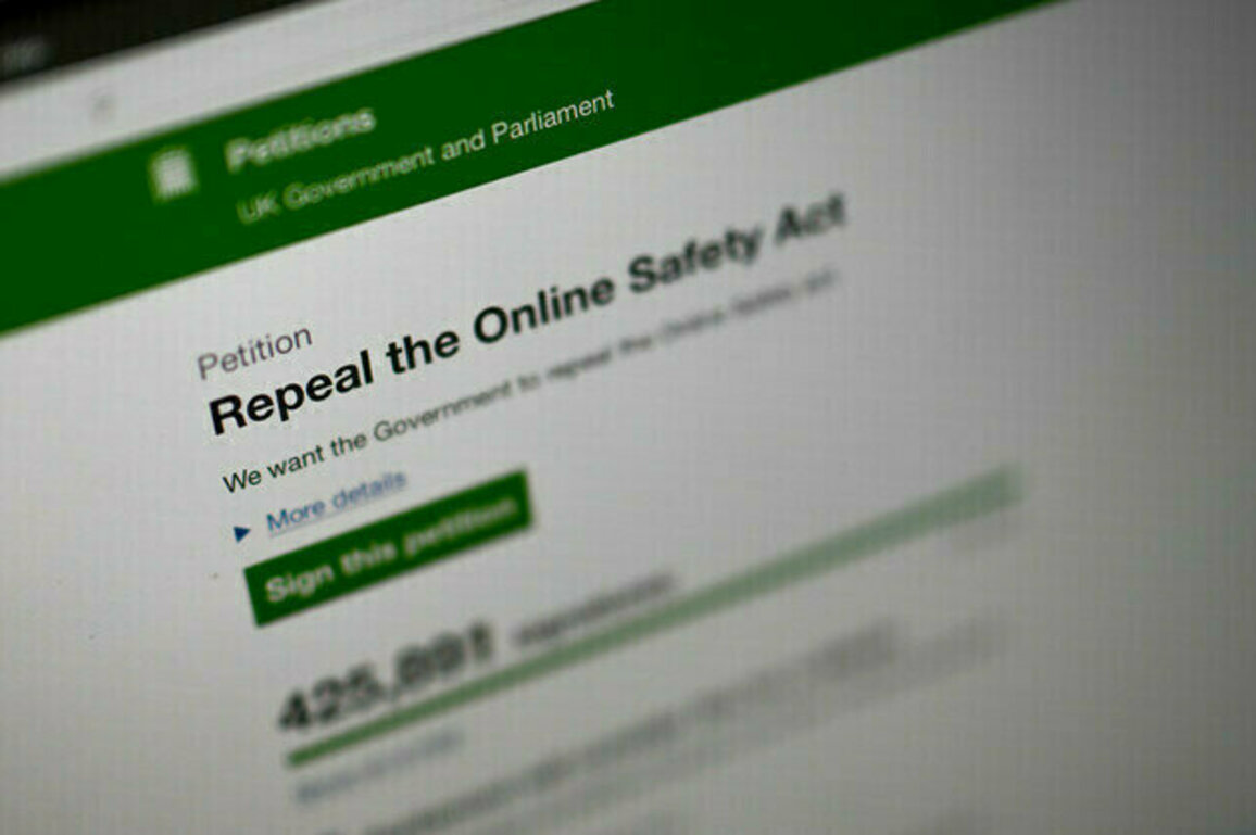 Over 400,000 demand end to new UK internet rules