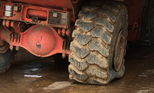 Compact hydraulic cylinders safely lift mining trucks to fix flat tyres