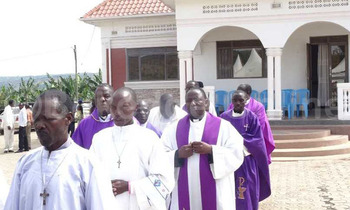 Bannaddiini abakulembeddemu okusaba e wa Kaweesi Bannaddiini abakulembeddemu okusaba e wa Kaweesi