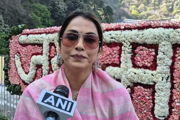 Isha Koppikar visits Mata Vaishno Devi Temple to offer prayers on Ram Navmi