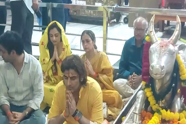 Madirakshi Mundle, Rohit Bakshi seek blessings at Mahakaleshwar Temple in Ujjain