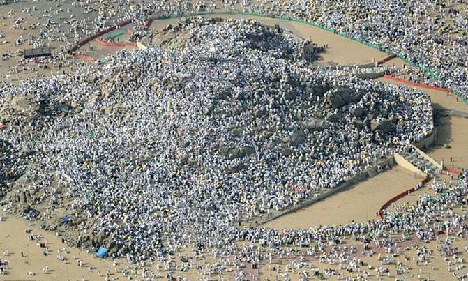 Muslim pilgrims climb Mount Arafat for peak of hajj Muslim pilgrims climb Mount Arafat for peak of hajj