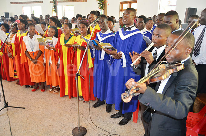  he chapel choir of ganda artyrs atholic haplaincy yambogo niversity in action during the thanksgiving mass 
