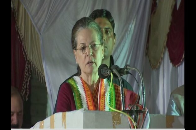 Sans Gandhi family, Congress leaders meet ahead of Parliament session