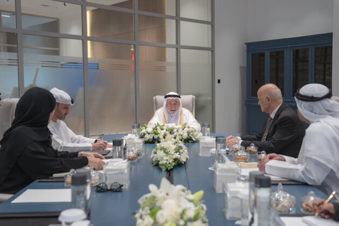 Sharjah Ruler chairs SCHESR's Executive Committee meeting