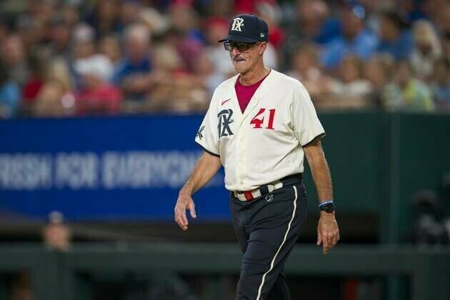 Pitching coach Mike Maddux leaving Rangers for Angels