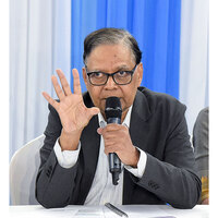 Rs 100/$ just a number, right moment to let rupee depreciate: Finance Commission Chairman to RBI