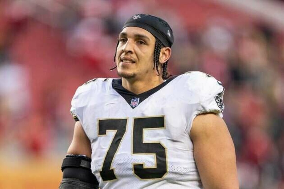 Steelers sign OL Andrus Peat, QB Logan Woodside