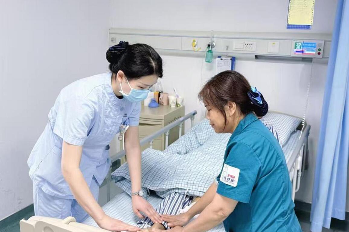 Families find relief as Chinese hospitals roll out "companion-free" hospital care