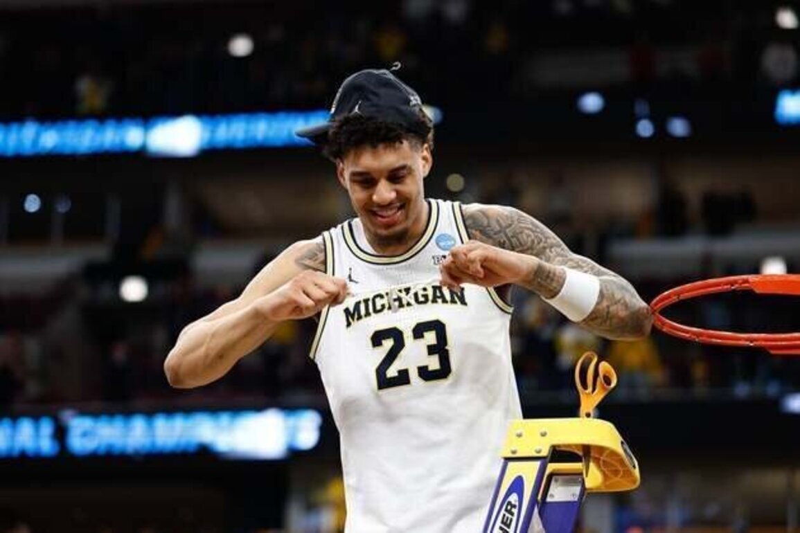 Michigan, Illinois open as Final Four favorites, but Arizona for title
