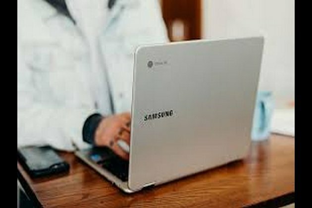 Samsung Galaxy Chromebook arriving on April 6