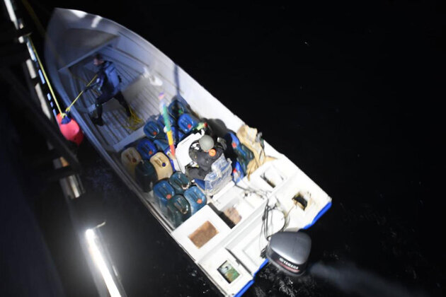 Indian Coast Guard, Gujarat ATS intercept speedboat carrying 203 kg crystalline drug-like substance