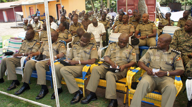  enior olice officers at the press briefing
