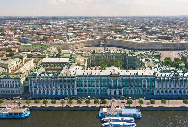 What&#039;s the difference between the Hermitage & the Winter Palace