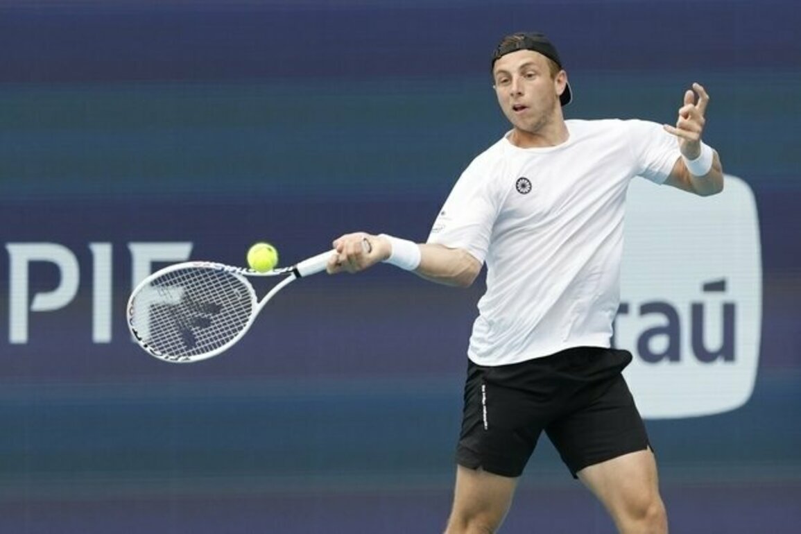 Tallon Griekspoor rides upset to quarterfinals in Dubai