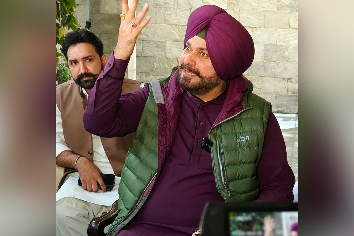 "Never said it, don't spread fake news": Navjot Singh Sidhu clarifies viral post