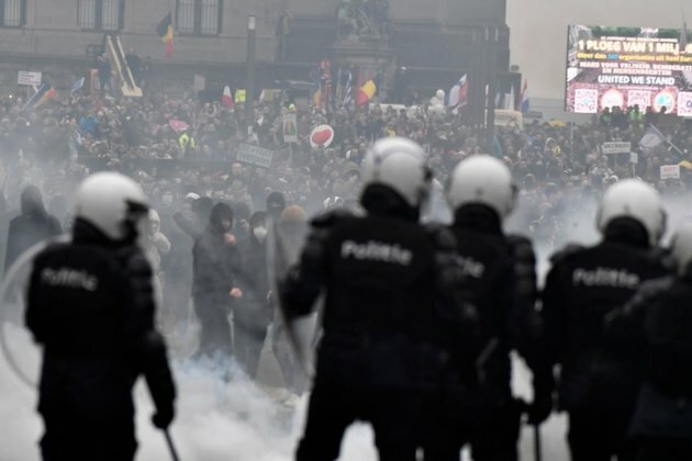 Brussels Police Clash with Anti-Vaccination Protesters
