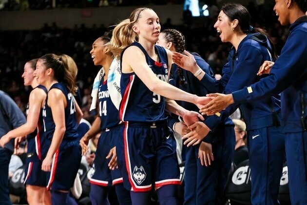 Women's Top 25 roundup: Paige Bueckers, No. 5 UConn rout Seton Hall