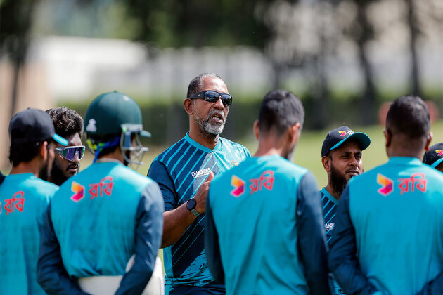 "Never seen anything like it": Sammy on Sher-e-Bangla pitch; Bangladesh coach Simmons calls it normal