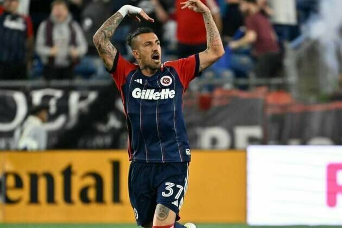 Revolution waive forwards Maxi Urruti, Luis Diaz