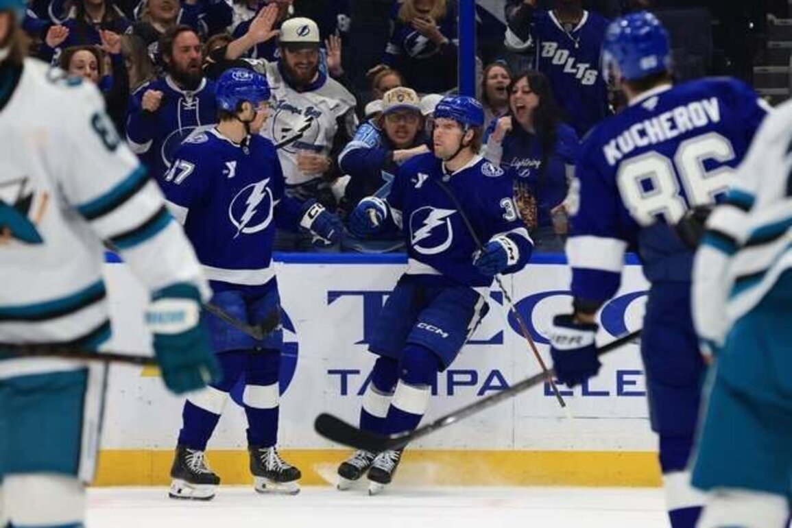 Brandon Hagel scores 150th as Lightning extend streak vs. Sharks