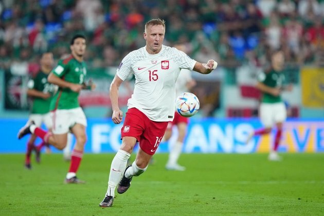 World Cup roundup: Poland, Australia claim wins