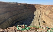 The Williamson pit, south of Wiluna in Western Australia, is a key source of free-milling, CIL-recoverable gold for Wiluna Mining Corp as it transitions to large-scale underground sulphide production via a new flotation plant.