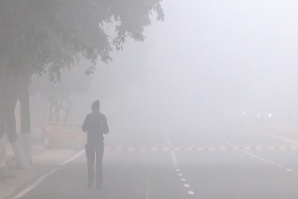 Dense fog engulfs nothern India, air quality remains affected
