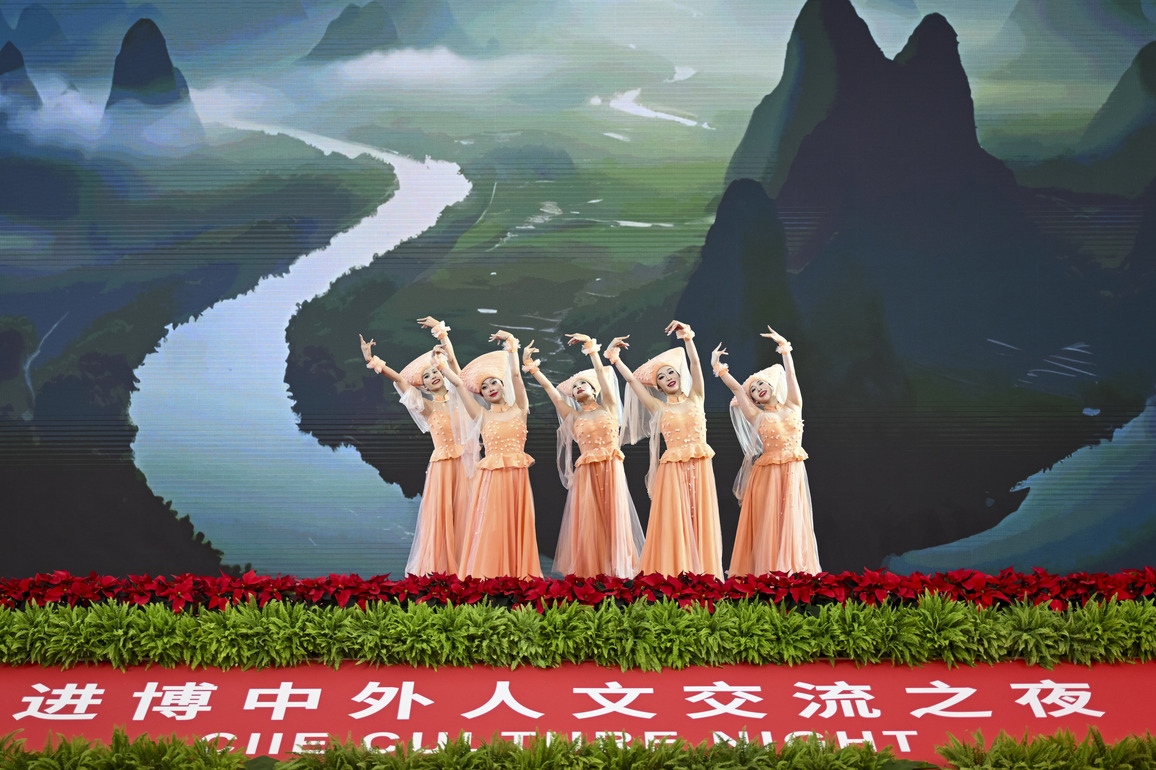 (CIIE) CHINA-SHANGHAI-CIIE-CULTURE NIGHT (CN)