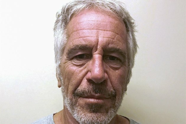 Epstein death: two prison guards put on leave, warden reassigned