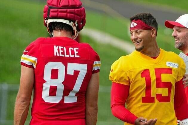 Chiefs TE Travis Kelce on engagement: 'I got one more ring'