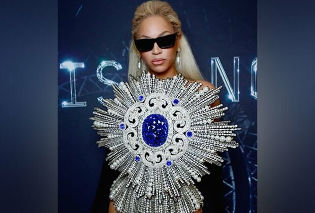 Beyonce stuns fans with her dazzling look at London premiere of ...