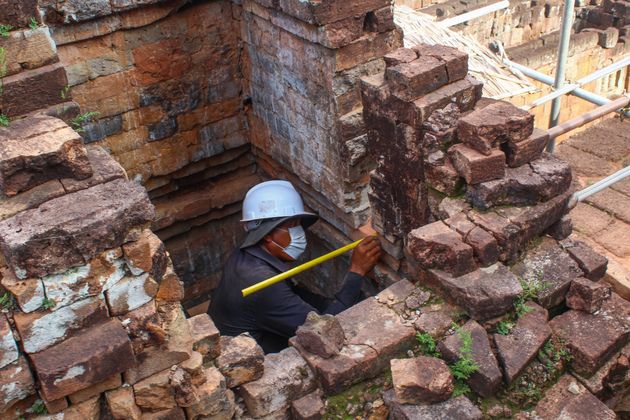 CAMBODIA-SIEM REAP-PRE RUP TEMPLE TOWERS-RESTORATION