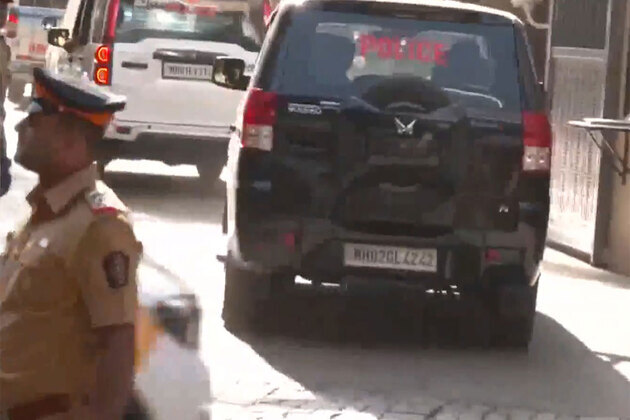 Maharashtra CM Devendra Fadnavis reaches Asha Bhosle's residence after singer's demise