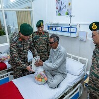 Army Commander reviews Gujarat borders, inaugurates mega eye camp, attends Shaurya Sandhya in Ahmedabad