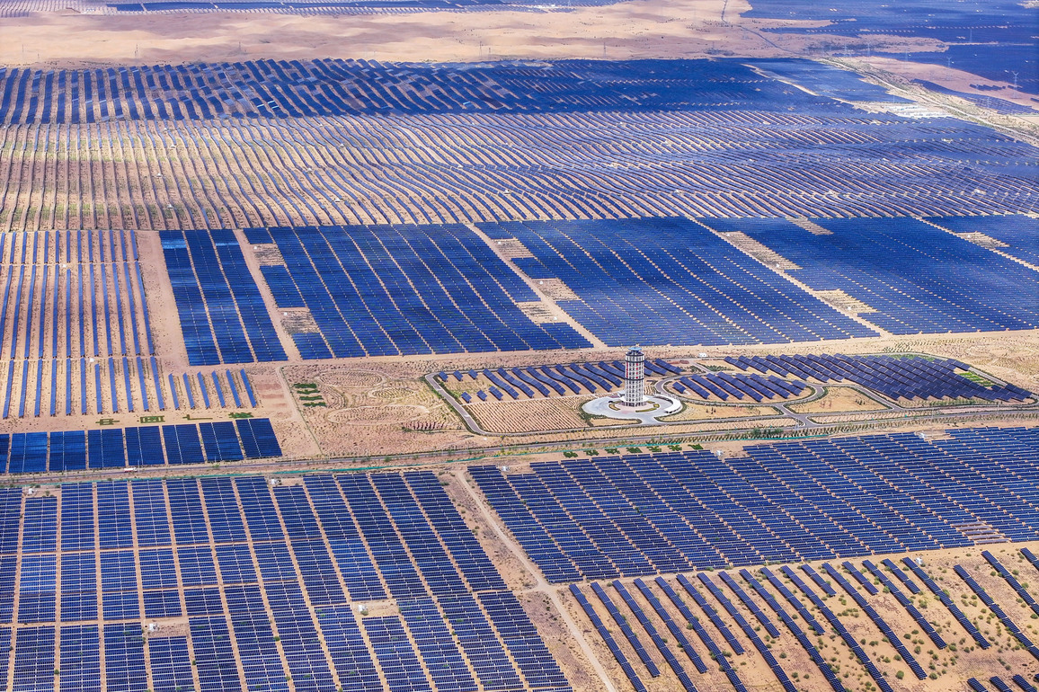(EcoChina)CHINA-INNER MONGOLIA-DESERTS-PHOTOVOLTAIC PROJECTS (CN)
