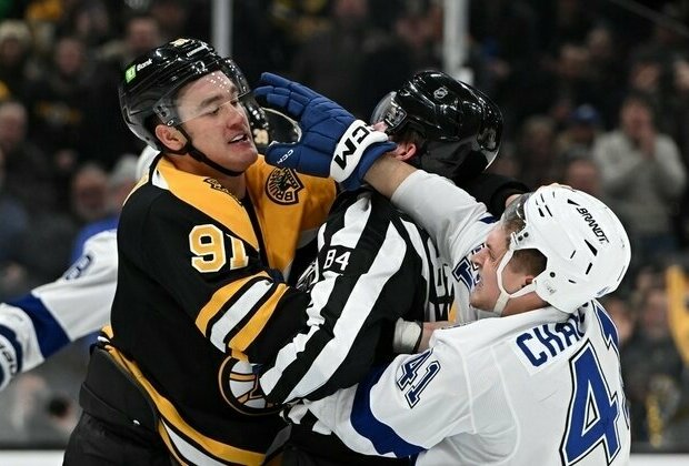 Bruins halt Lightning's home win streak with shutout