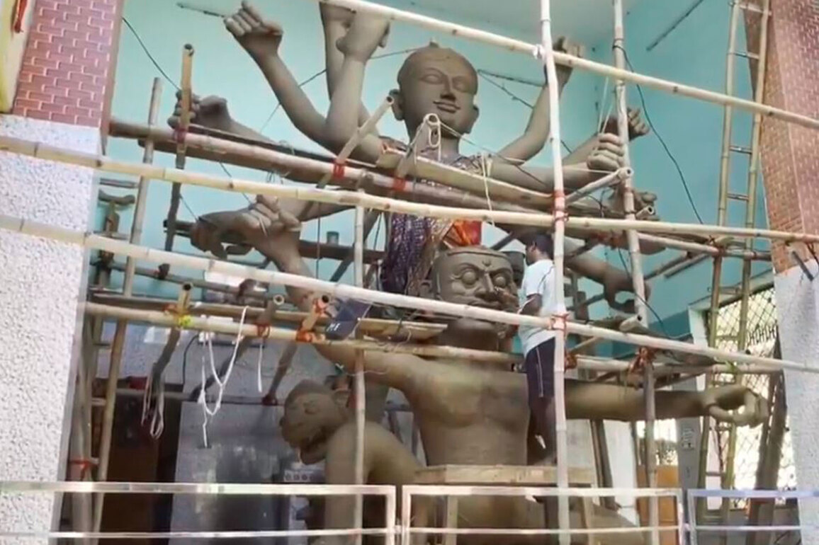 Odisha: Sculptors prepare 50 idols for Sharadiya Durga Puja in Puri