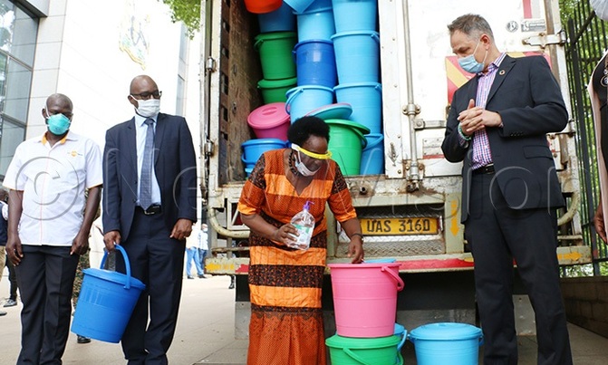 UNFPA donates dignity kits to poor households in Kampala UNFPA donates dignity kits to poor households in Kampala