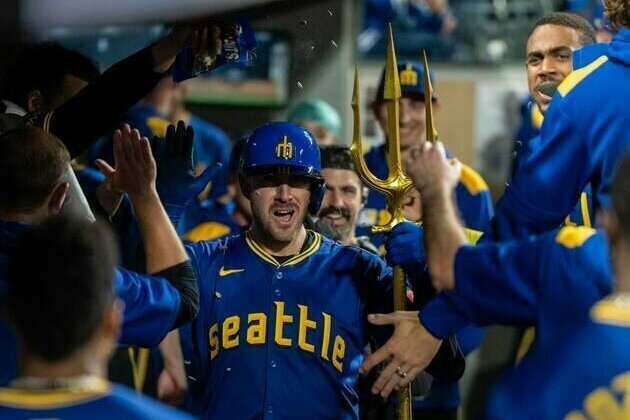 Mariners face Angels, aiming for eighth straight victory