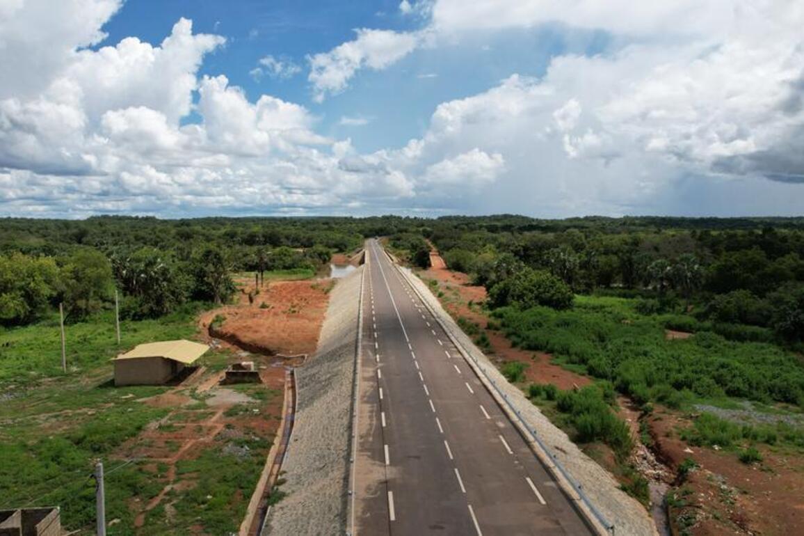 (Hello Africa) Chinese-built road brings new prosperity to northern Cote d'Ivoire
