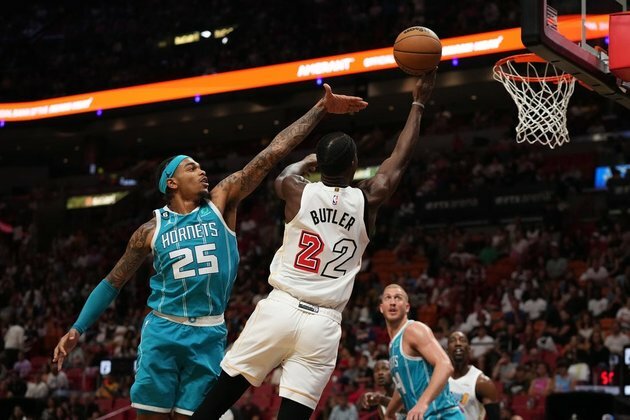 Healthy Hornets host surging Heat