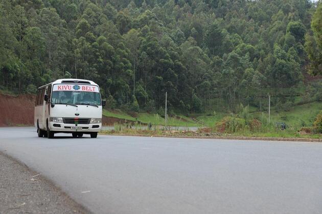 (Hello Africa) Chinese-built Nyange-Muhanga road improves transport, trade in southern Rwanda